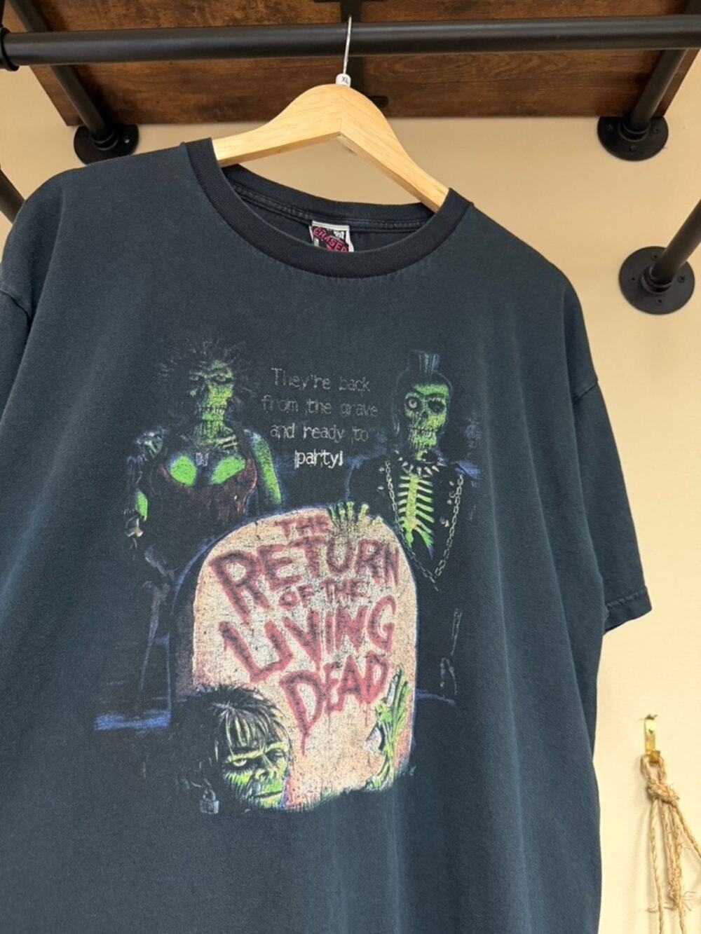 90s Return of the Living Dead Vintage Horror Movie Promo Chaser Tee Shirt Brains